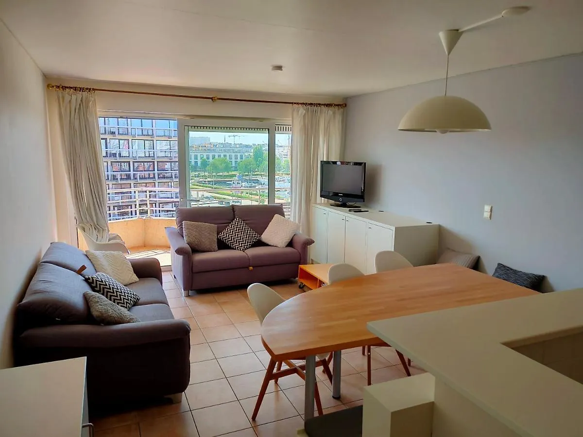 Zongericht Appartement Met Zicht Op De Jachthaven Ostend